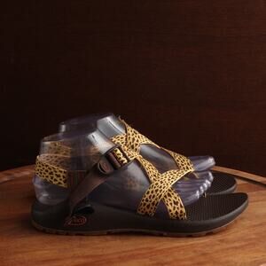 Chaco Sandals Womens SZ 9 Brown Cheetah Z/1 Classic Adjustable Hiking Shoes NWOT